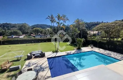Ótima casa com 3 quartos, piscina, espaço verde - teresópolis rj