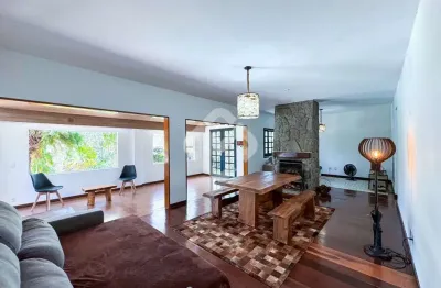 Casa em condomínio no bairro albuquerque em teresópolis/rj