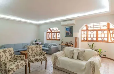 Sobrado à venda no bom clima por r$ 930.000 – 3 quartos e 5 vagas