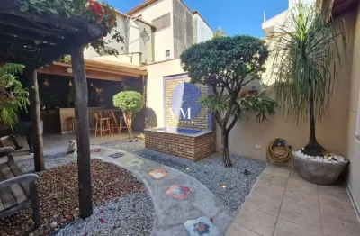 Casa a venda no vila augusta, 3 suítes, quintal com churrasqueira.