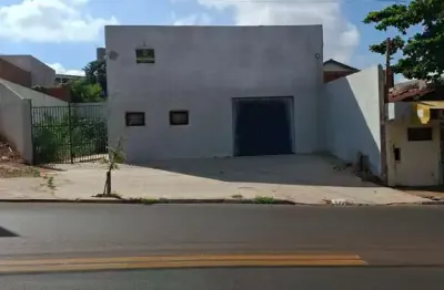 5 cômodo(s), 2 banheiros(s), 4 vaga(s) de garagem, 377.50 m2 de área total, 180.00 m2 de área útil