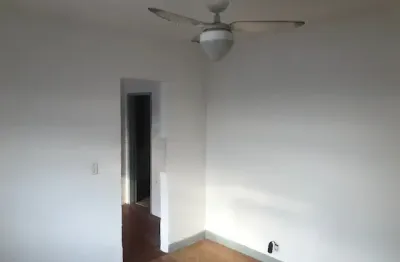Casa com 2 quartos para alugar na Rua Miguel Ângelo, 22, Glória, Belo Horizonte