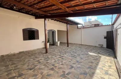Casa com 3 quartos para alugar na Glória, Belo Horizonte 