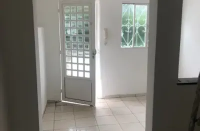 Casa com 2 quartos para alugar na Rua Miguel Ângelo, 22, Glória, Belo Horizonte