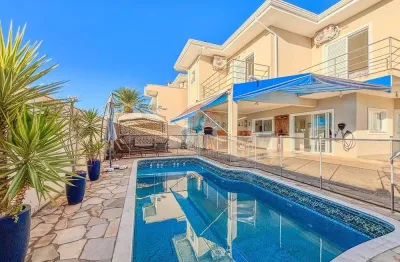 Casa com 4 suítes no condomínio Vivenda das Cerejeiras em Valinhos/SP