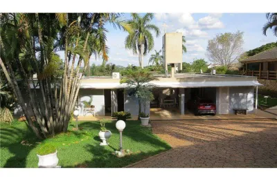 Casa venda morada das fontes itatiba-sp cinco suítes, quatro salas e quatro vagas cobertas projetada pelo arquiteto abrahão sanovickz