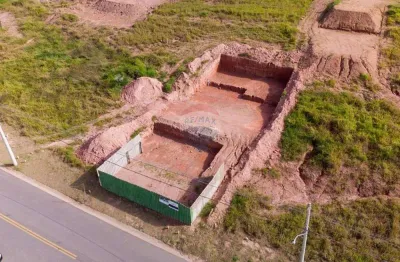 Terreno à venda com terraplenagem feita, projetos aprovados, incluso ferro para o muro de arrimo no reserva bellano, itatiba/sp