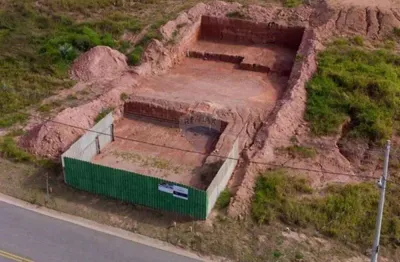 Terreno à venda com terraplenagem feita, projetos aprovados, incluso ferro para o muro de arrimo no reserva bellano, itatiba/sp
