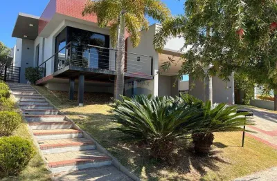 Linda casa térrea para locação, 3 quartos sendo 1 suíte, r$ 12.000, cond villaggio paradiso, itatiba/sp
