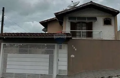 More no Jd. Flamboyant em Itatiba nessa casa espaçosa com 3 dormitórios e 1 Suíte e varanda