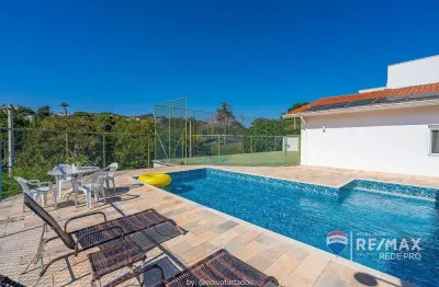 Casa térrea à venda com 04 quartos, sendo 02 suítes, perto do Lago