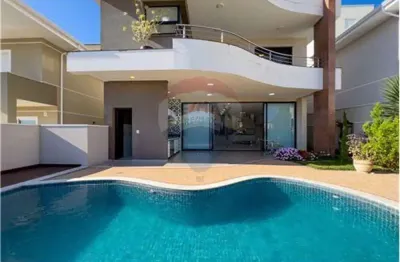 Casa  Moderna Mobiliada para venda,  com 3 suítes No Condomínio Portal do Jequitibá