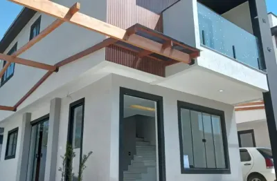 Casa duplex de médio padrão — conforto e estilo perto da praia!