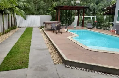 Casa com piscina para locação anual em balneário camboriú - várzea do ranchinho