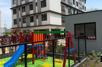 Lindo apartamento com 2 quartos, sacada, garagem em frente à universidade positivo