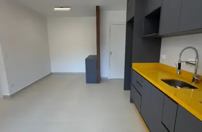 Lindo apartamento com 2 quartos, sacada, garagem em frente à universidade positivo