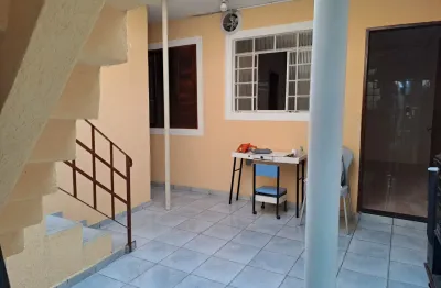 Casa com 2 quartos para alugar na Rua Bueno da Fonseca, Vila Palmeiras, São Paulo