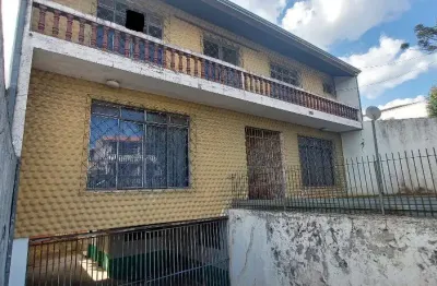 Exclente sobrado triplex com 314m2 construídos à venda no xaxim