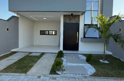 Casa plana de 3 quartos, no condomínio fechado recanto das flores