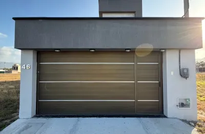 Casa plana no condomínio recanto das flores, ao lado do condomínio jardins da serra