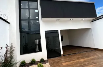 Casa com 3 quartos, sendo um suíte com closet - 3 banheiros - piscina aquecida - varanda gourmet com churrasqueira a carvão
