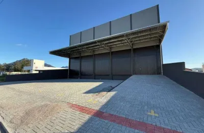 Imóvel para aluguel possui 2000 metros quadrados em pachecos - palhoça - sc