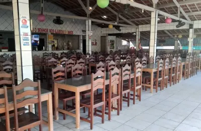 Churrascaria em funcionamento na ce 090 - porteira fechada
