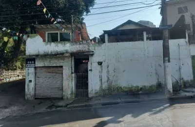 Terreno com casas próximo a estacão da trem da vila clarice.