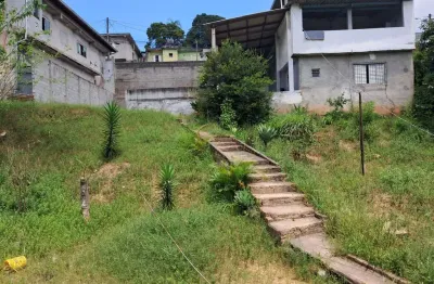 2 Casas num terreno de 980m²,  para moradia e renda, em localização privilegiada!