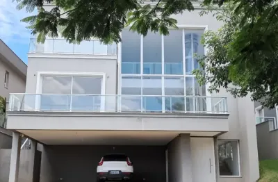 Luxo e Modernidade em Alphaville Burle Marx: 4 Suítes, Elevador e Vista para a Praça