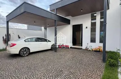 Linda casa semi nova com 4/4 um suite master e área gourmet completa