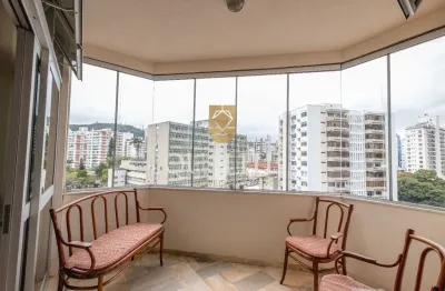 Apartamento área privativa de 263m², com 5 dormitórios, 1 suíte master, 2 vaga de garagem e condomínio com piscina. valor: r$ 2.200.000,00. bairro centro florianópolis