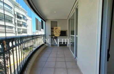 Apartamento com 110m² de área privativa, 3 dormitórios (1 suíte), 2 vagas de garagem cobertas, no melhor condomínio de coqueiros, florianópolis.