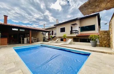 Casa a venda com 4 dormitórios no morada das flores - aldeia da serra!