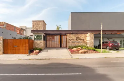 Casa de alto padrão em condomínio com 3 dormitórios e 2 vagas de garagem
