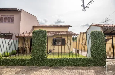 Casa de 3 dormitórios xom piscina no bairro Duque de Caxias próximo a estação Unisinos em São Leopoldo