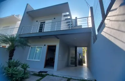 Sobrado de 3 dormitórios com 1 suite e 2 vagas de garagem à venda no bairro Hamburgo Velho