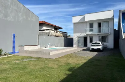 Sobrado com piscina 3 quartos 1 suite bairro  coroados guaratuba