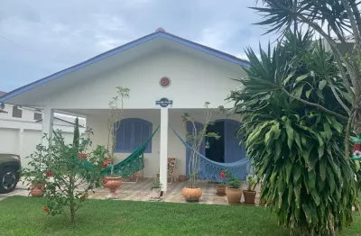 Casa com 3 quartos à venda na Avenida Marechal Deodoro, 753, Brejatuba, Guaratuba