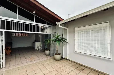 Casa com 4 quartos para alugar na Rua Santos Drumont, 710, Centro, Guaratuba
