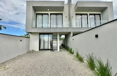 Sobrado 3 quartos com piscina no bairro coroados em guaratuba (temporada)