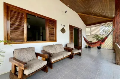 Casa próximo da praia 2 quartos no centro de guaratuba (temporada)