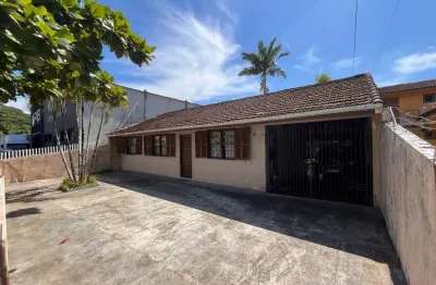 Casa para venda com 3 quartos no centro de matinhos