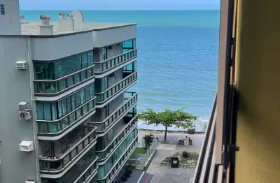 Cobertura lateral ao mar com 4 dormitorios sendo 1 suite master na meia praia