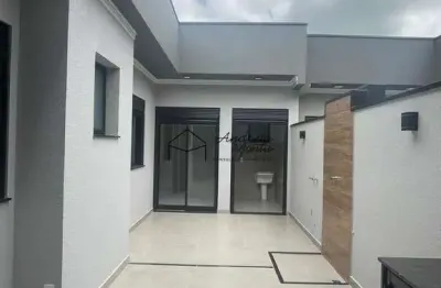 Casa térrea em condomínio dentro  da cidade no interior de sp.
