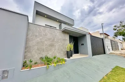 Casa térrea de alto padrão no residencial santana: 185m², área gourmet e quintal gramado