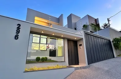 Casa moderna no parque leste: 162m², quintal amplo e área gourmet integrada