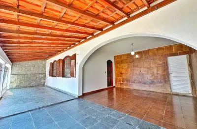 Casa à venda no jardim floresta: a 30m do batalhão, 245m² e 3 dormitórios