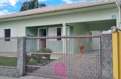 Casa com 3 quartos à venda na Rua Tiradentes, Morrotes, Tubarão