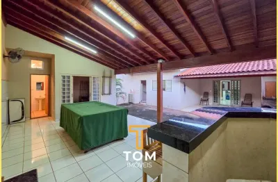 Casa para Venda em Barretos, Alvorada, 4 dormitórios, 2 suítes, 2 banheiros, 4 vagas